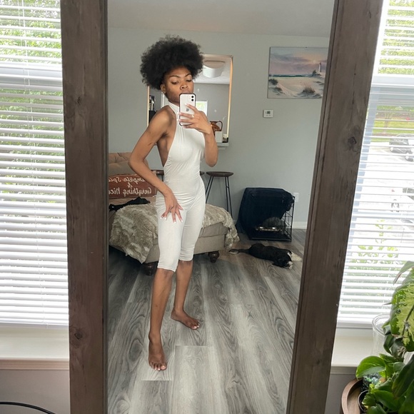 Cream Sleeveless Bodysuit - Picture 2 of 11